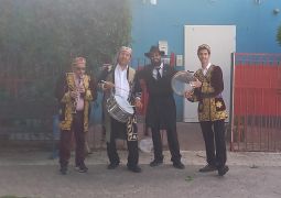 ​נווה עופר רעדה מאחדות: מאות ילדים צעדו לקבלת פני משיח!